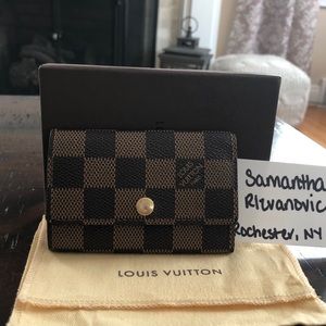 SOLD  🎀 LV 6 Key Holder - Hard to Find! 🎀